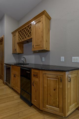 1418 E River Oaks Lane, Springfield, MO 65804