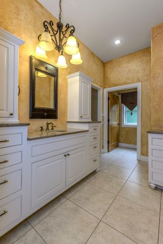 1418 E River Oaks Lane, Springfield, MO 65804