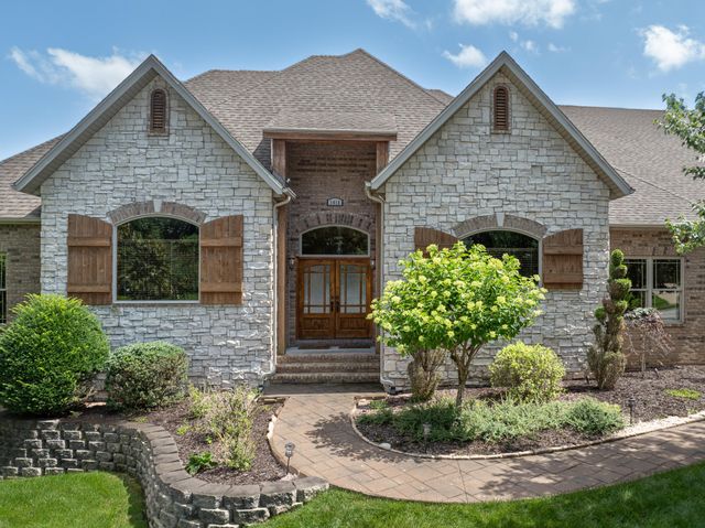 1418 E River Oaks Lane, Springfield, MO 65804