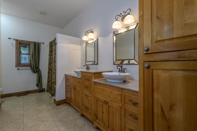 1418 E River Oaks Lane, Springfield, MO 65804