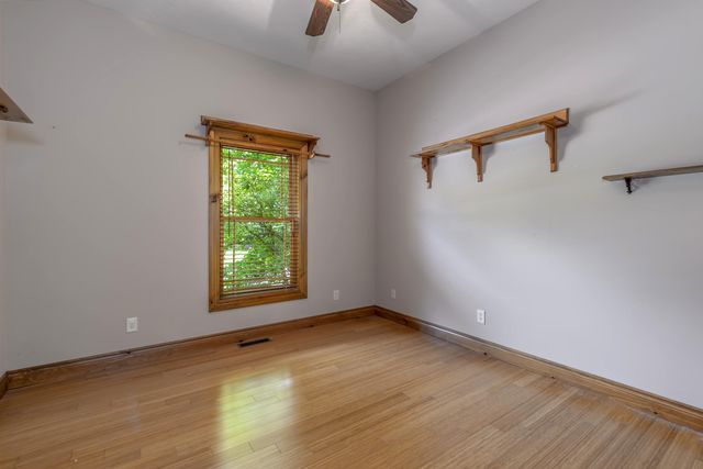 1418 E River Oaks Lane, Springfield, MO 65804