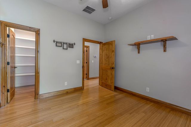 1418 E River Oaks Lane, Springfield, MO 65804