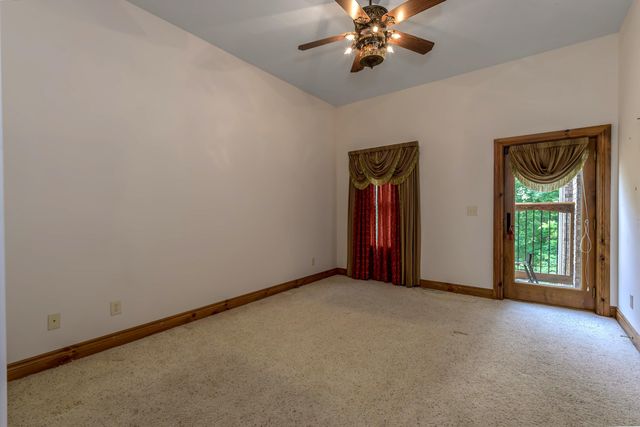 1418 E River Oaks Lane, Springfield, MO 65804