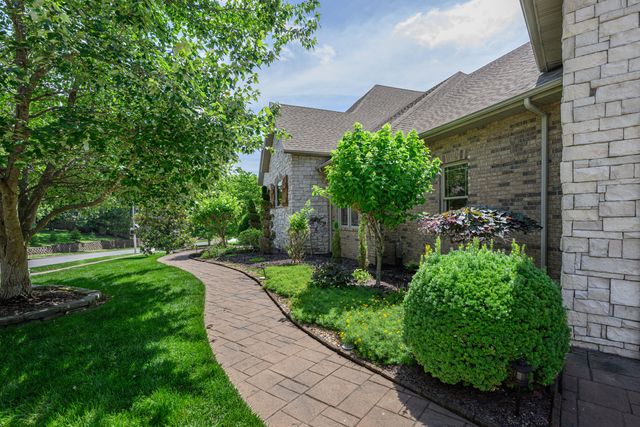 1418 E River Oaks Lane, Springfield, MO 65804