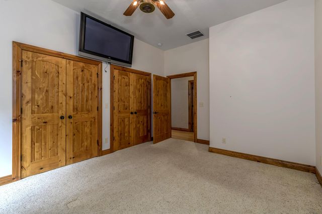 1418 E River Oaks Lane, Springfield, MO 65804