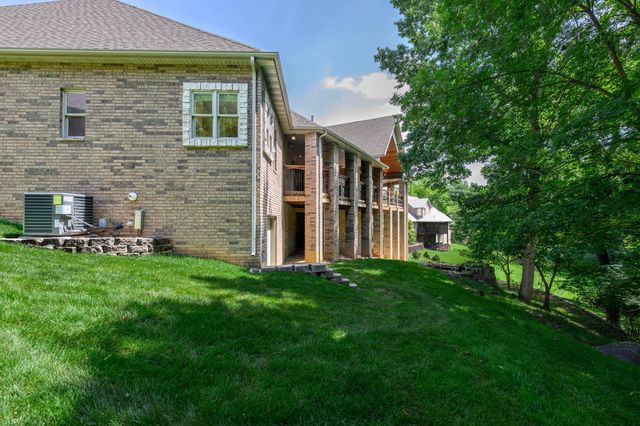 1418 E River Oaks Lane, Springfield, MO 65804