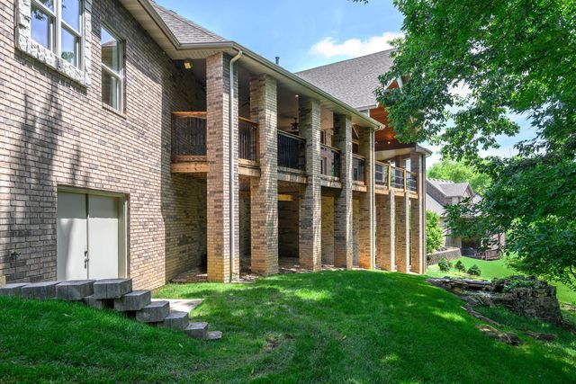 1418 E River Oaks Lane, Springfield, MO 65804