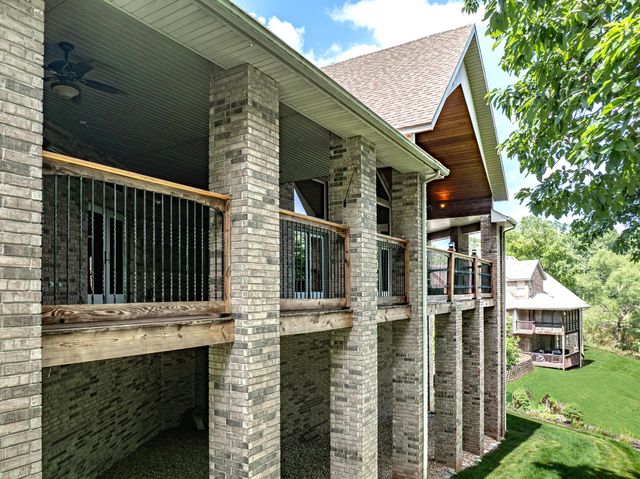 1418 E River Oaks Lane, Springfield, MO 65804