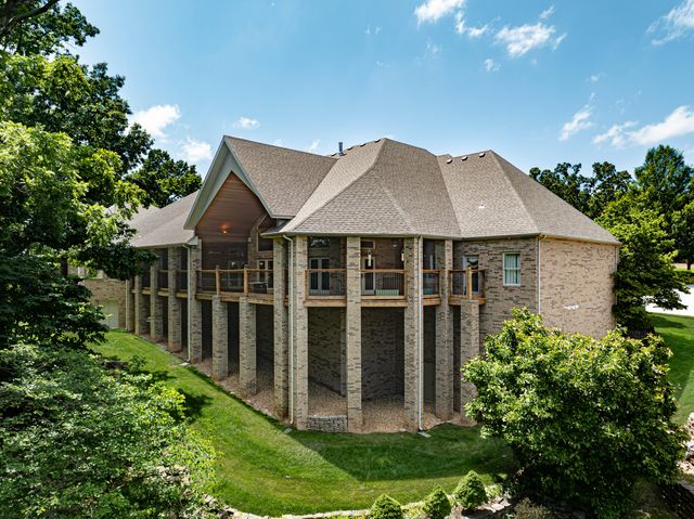 1418 E River Oaks Lane, Springfield, MO 65804