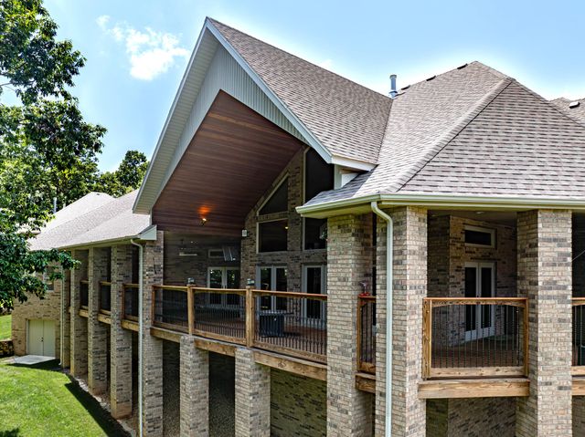 1418 E River Oaks Lane, Springfield, MO 65804