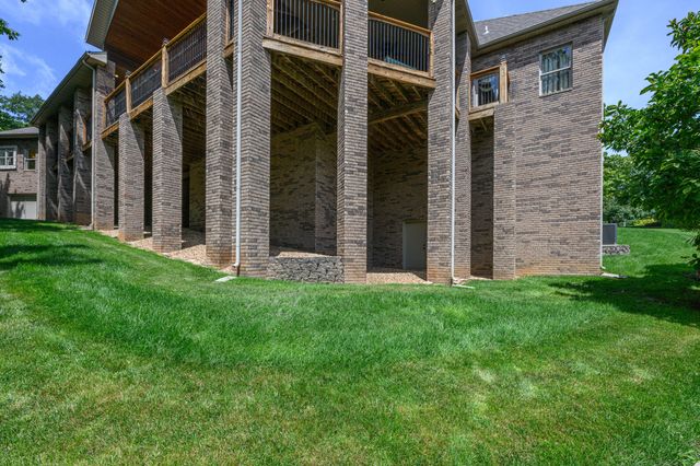 1418 E River Oaks Lane, Springfield, MO 65804
