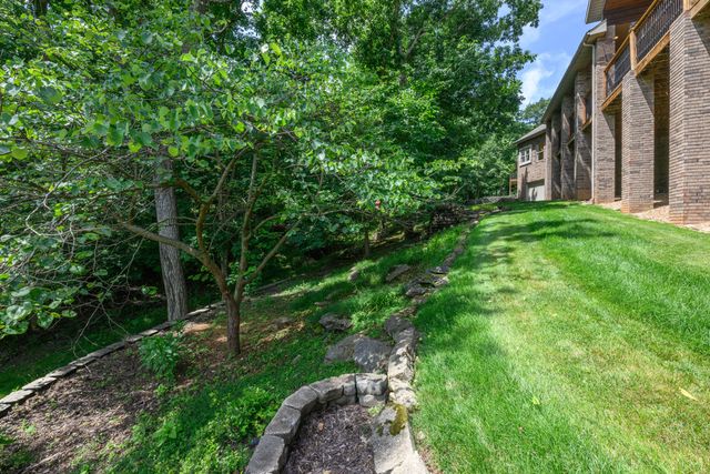 1418 E River Oaks Lane, Springfield, MO 65804