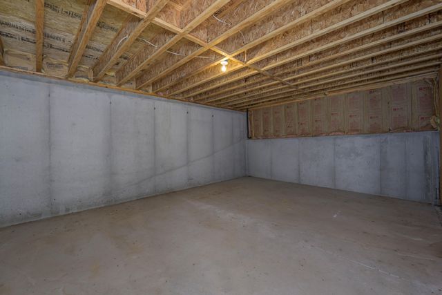 1418 E River Oaks Lane, Springfield, MO 65804