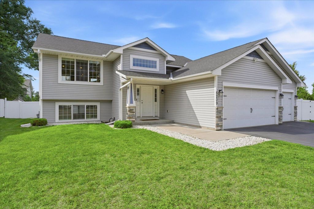 5209 49th Avenue N, Crystal, MN 55429 — photo 2