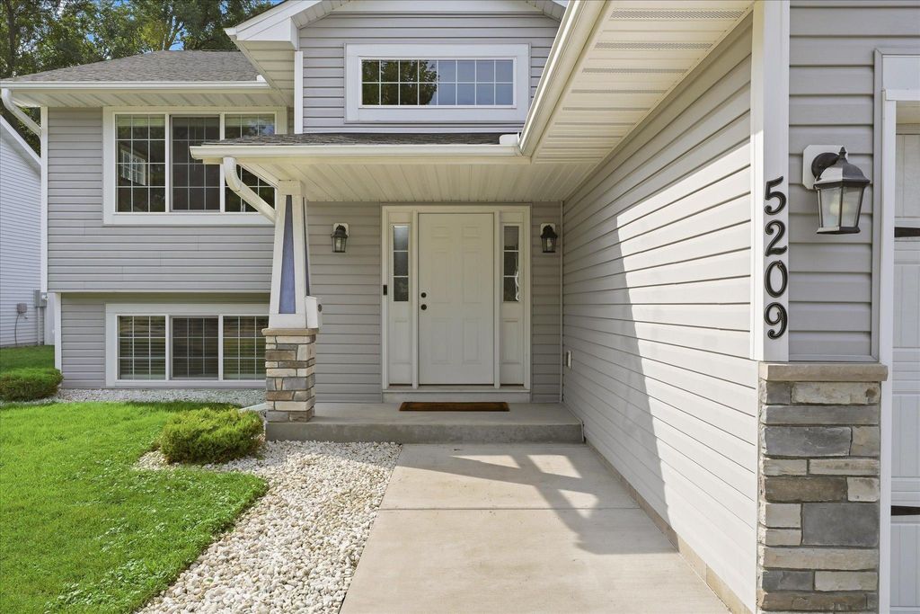 5209 49th Avenue N, Crystal, MN 55429 — photo 4