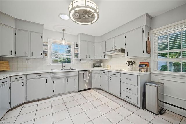 4340 Lynnville CRES, Virginia Beach, VA 23452