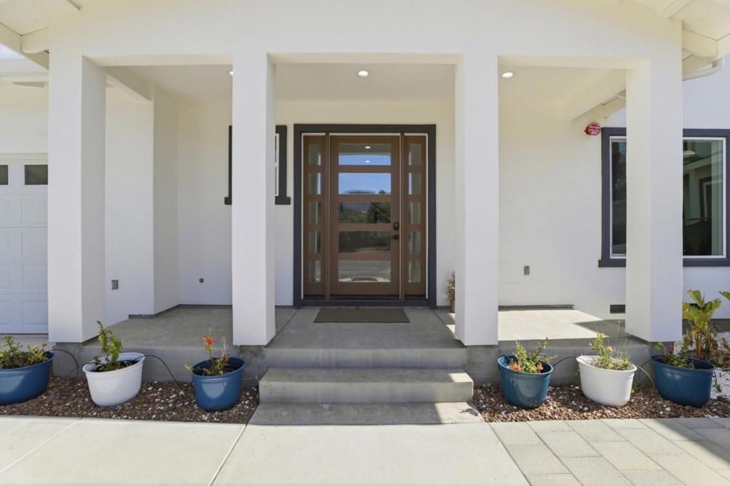 Image 4 of property listing at 1681 Zinnia Lane, San Jose, CA 95124