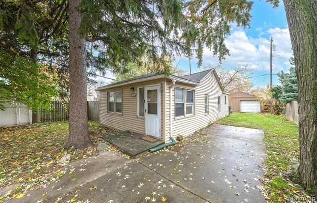 24917 Frederick Street, Saint Clair Shores, MI 48080