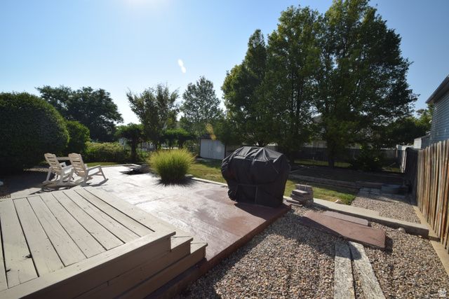 324 W MUTTON HOLLOW RD, Kaysville, UT 84037