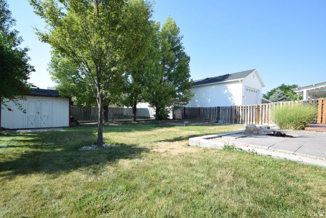 324 W MUTTON HOLLOW RD, Kaysville, UT 84037