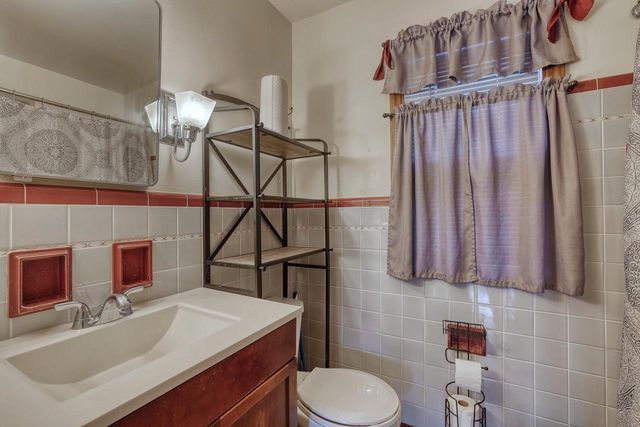 3200 N 77th STREET, Milwaukee, WI 53222