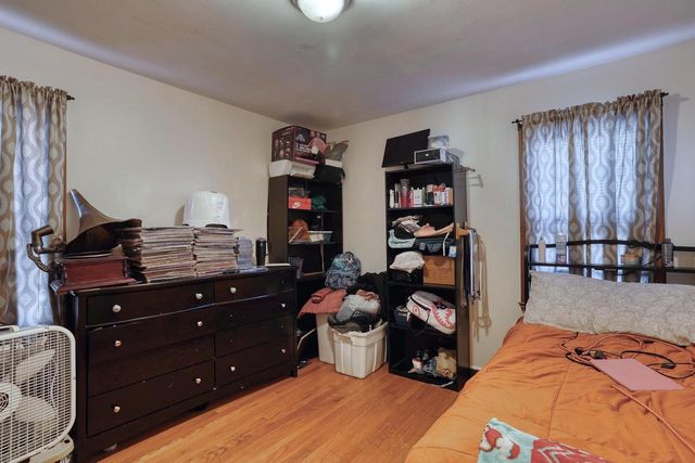 3200 N 77th STREET, Milwaukee, WI 53222