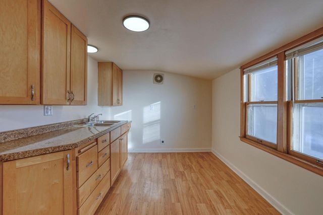 3200 N 77th STREET, Milwaukee, WI 53222