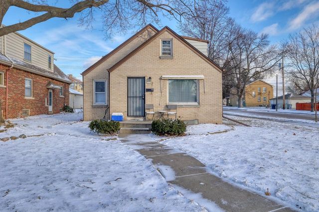 3200 N 77th STREET, Milwaukee, WI 53222