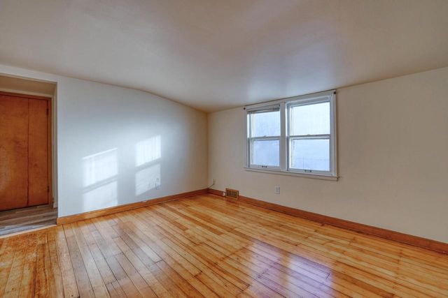 3200 N 77th STREET, Milwaukee, WI 53222