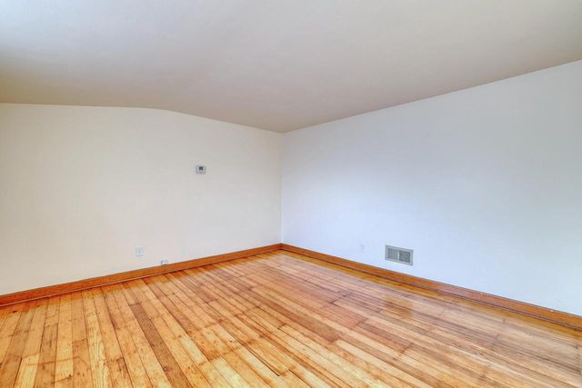 3200 N 77th STREET, Milwaukee, WI 53222