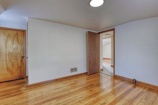 3200 N 77th STREET, Milwaukee, WI 53222