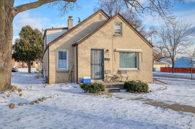 3200 N 77th STREET, Milwaukee, WI 53222