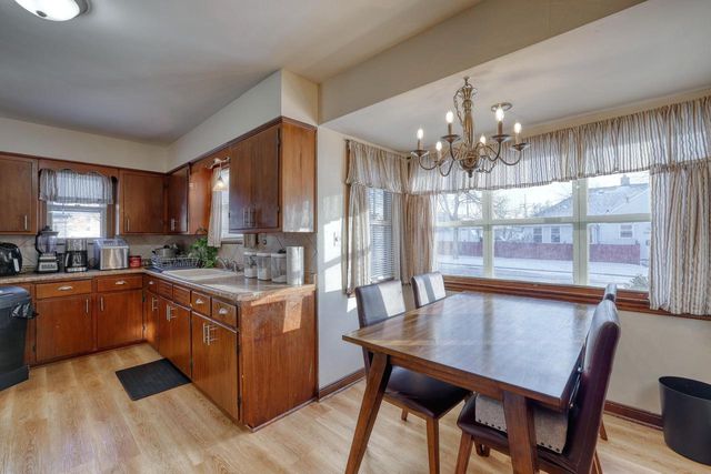 3200 N 77th STREET, Milwaukee, WI 53222