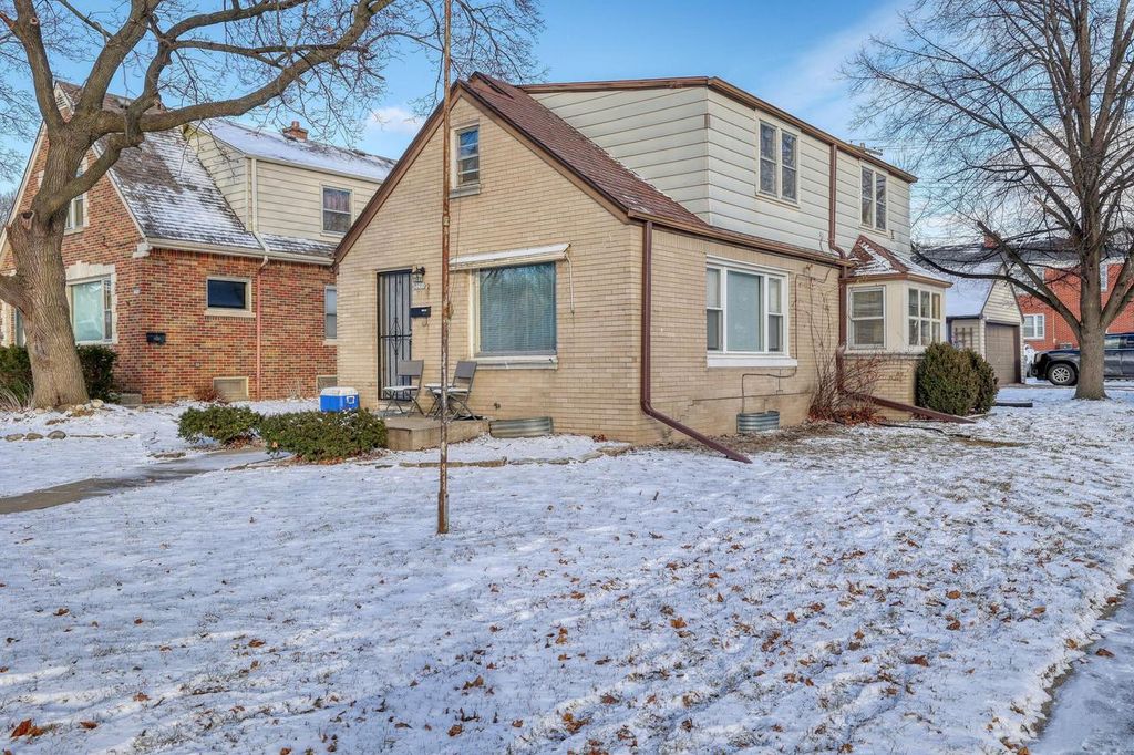 3200 N 77th STREET, Milwaukee, WI 53222