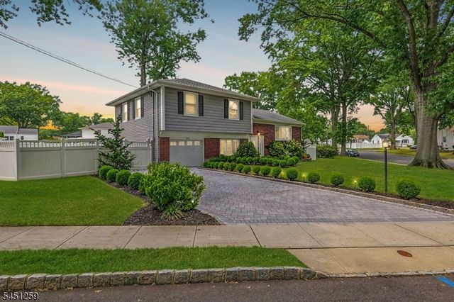 40 Oleander Way, Clark Twp., NJ 07066