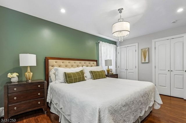 40 Oleander Way, Clark Twp., NJ 07066