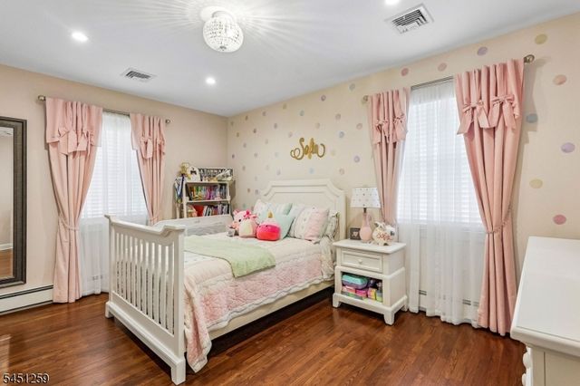 40 Oleander Way, Clark Twp., NJ 07066