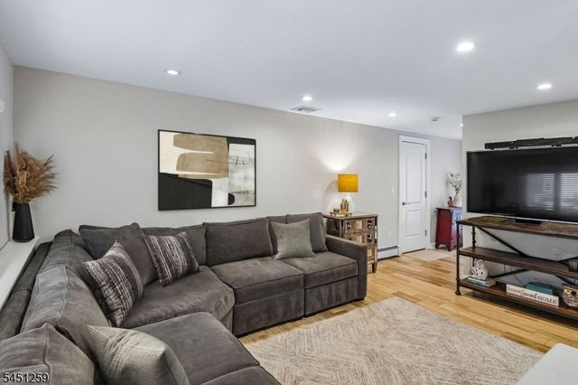40 Oleander Way, Clark Twp., NJ 07066