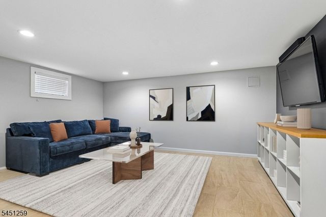 40 Oleander Way, Clark Twp., NJ 07066
