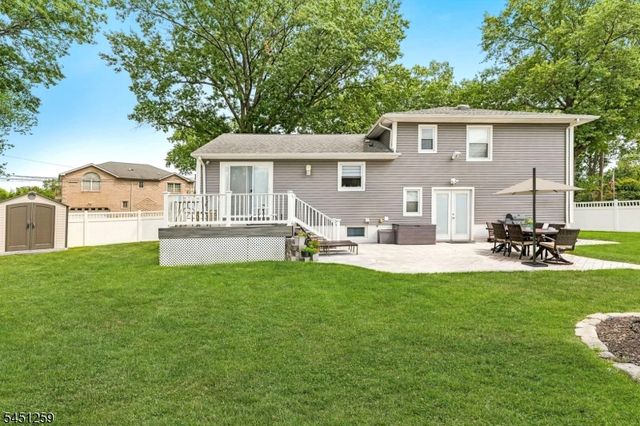 40 Oleander Way, Clark Twp., NJ 07066