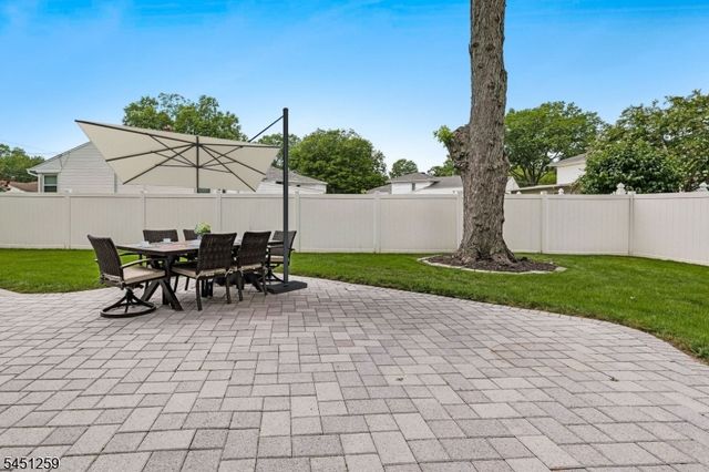 40 Oleander Way, Clark Twp., NJ 07066