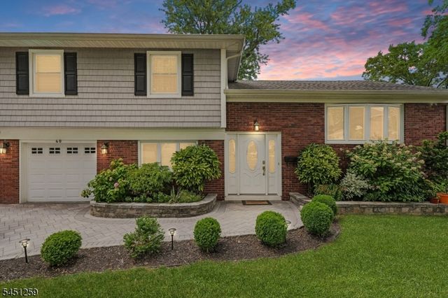 40 Oleander Way, Clark Twp., NJ 07066
