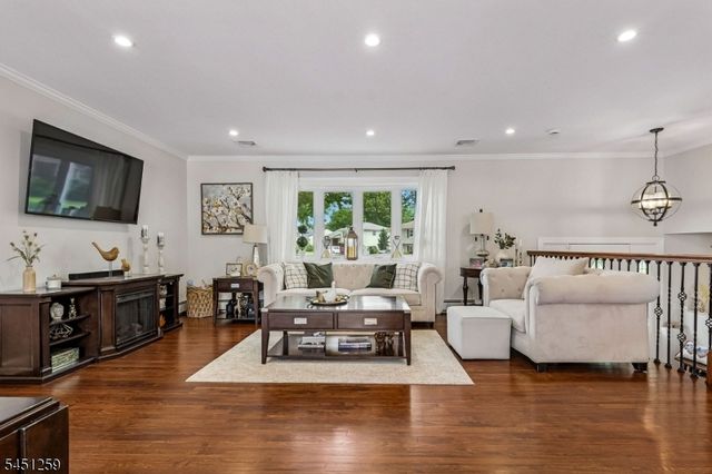 40 Oleander Way, Clark Twp., NJ 07066