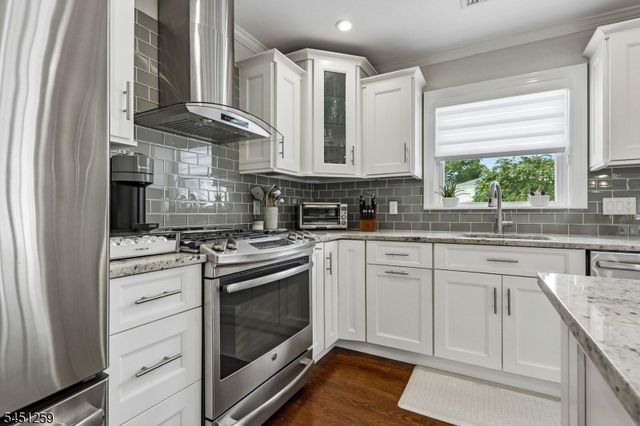 40 Oleander Way, Clark Twp., NJ 07066