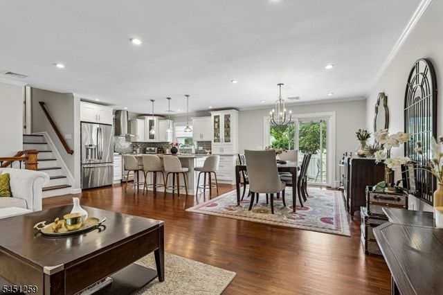 40 Oleander Way, Clark Twp., NJ 07066