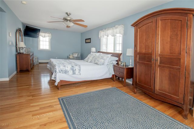 81 Chestnut Avenue, Floral Park, NY 11001