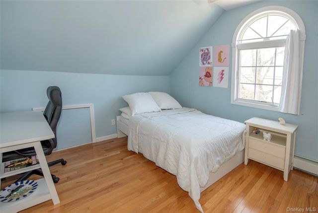 81 Chestnut Avenue, Floral Park, NY 11001