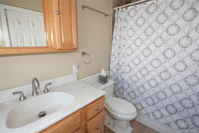 81 Chestnut Avenue, Floral Park, NY 11001