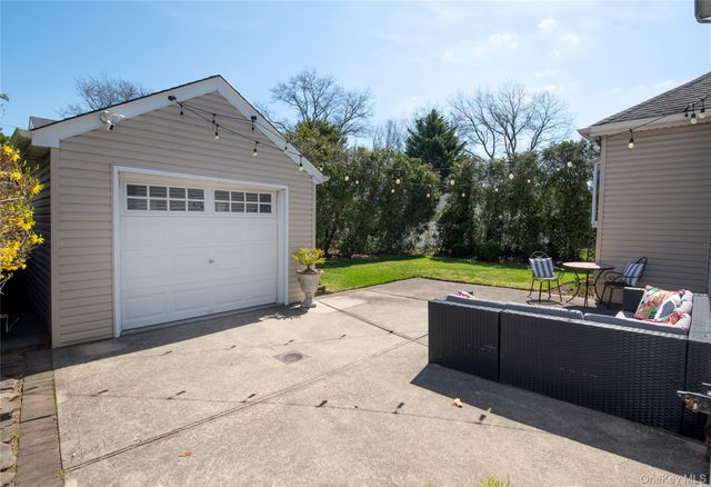 81 Chestnut Avenue, Floral Park, NY 11001