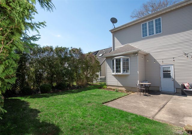 81 Chestnut Avenue, Floral Park, NY 11001
